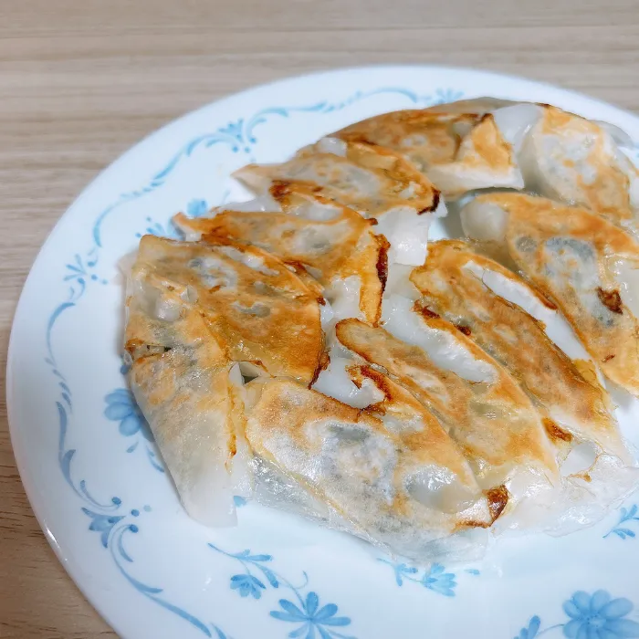 パリッと焼けた餃子