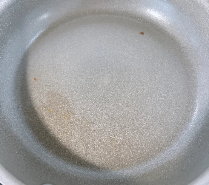 目玉焼きを焼いた後のコレールフライパン