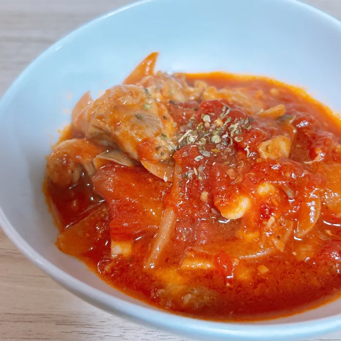 完成したチキンのトマト煮込み